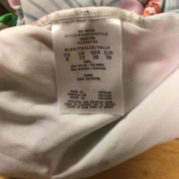 *Sale* Island Escape Floral Tankini - Picture 4 of 5